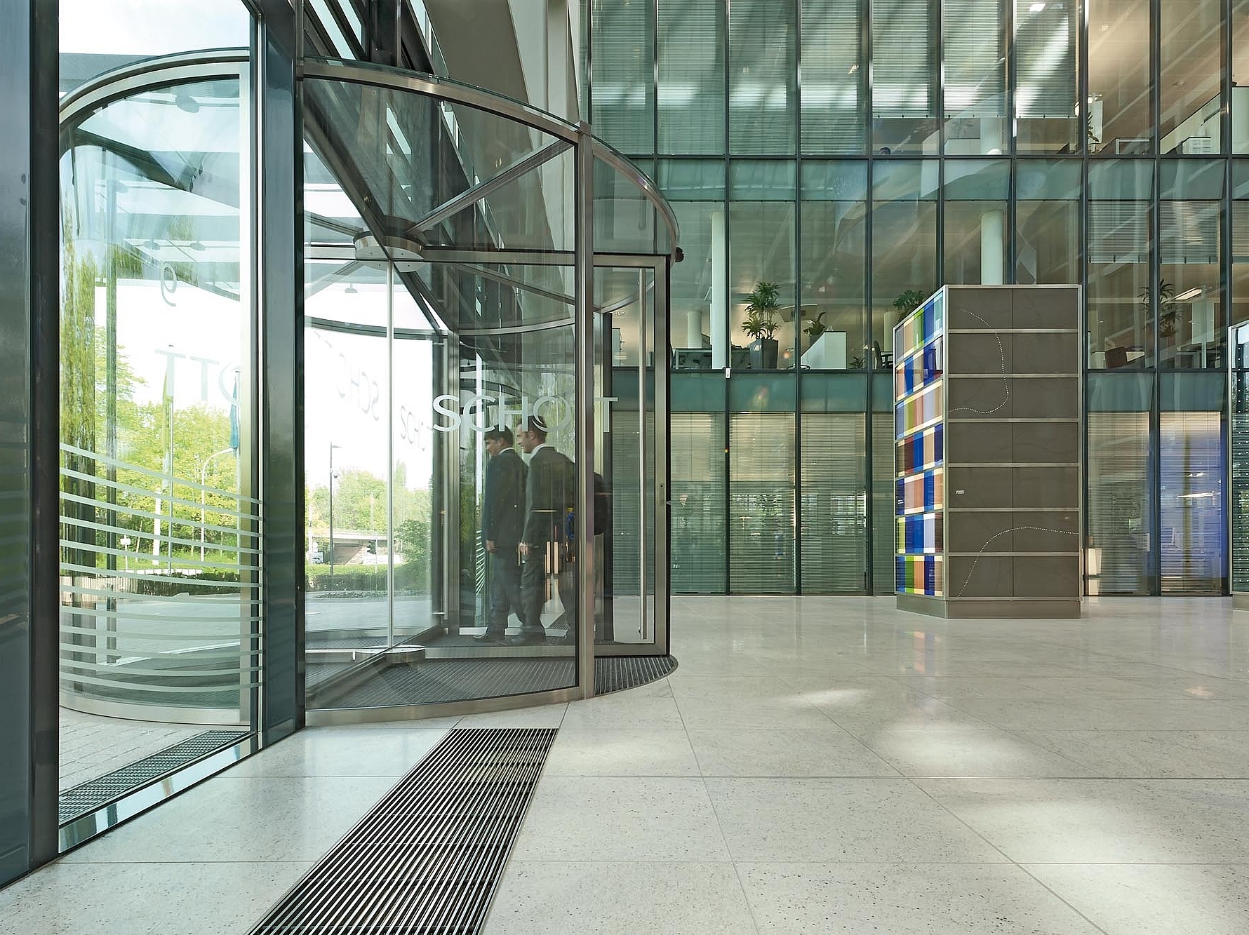 Внутрипольные конвекторы Ascotherm для наилучшего теплового комфорта в офисном здании Schott AG в Майнце
