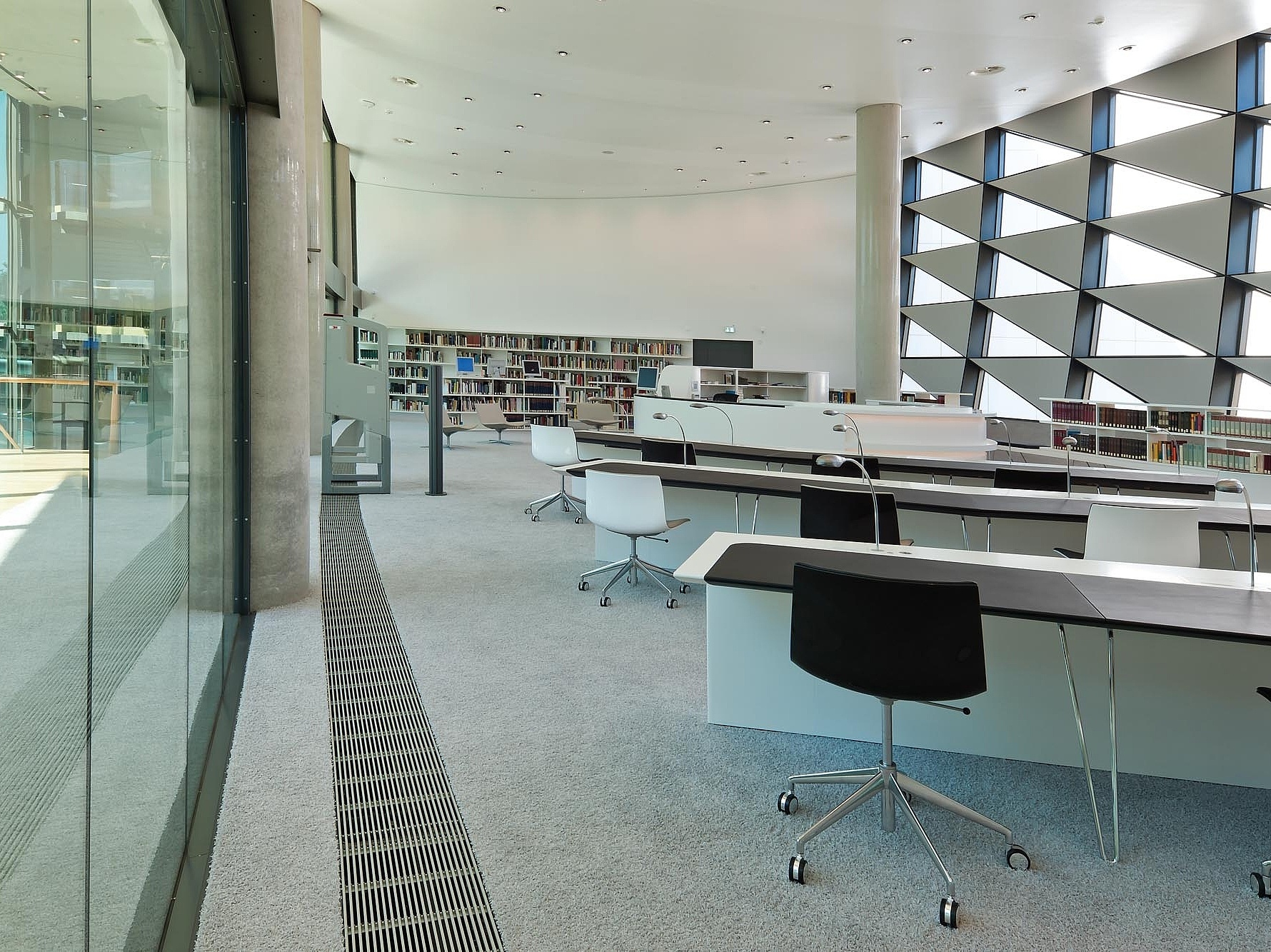 Внутрипольные конвекторы Arbonia в Национальной библиотеке в Лейпциге