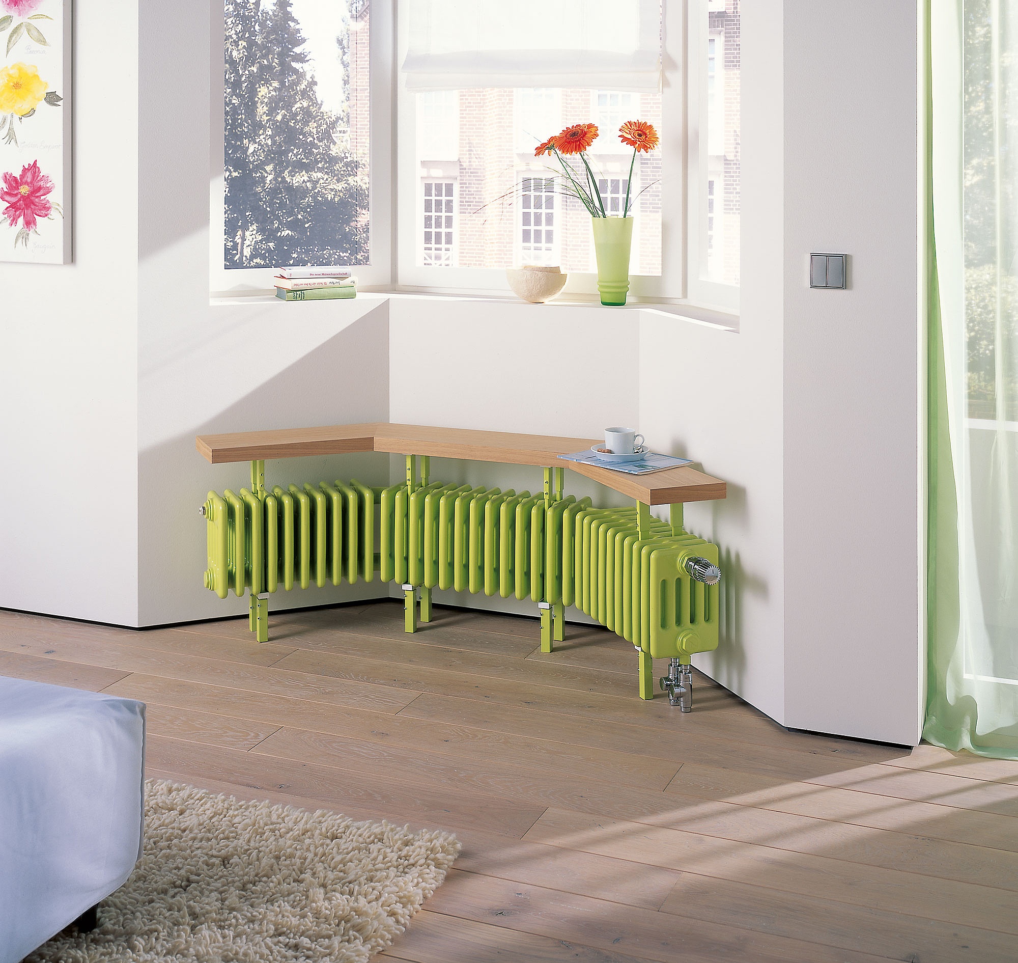 Угловой радиатор-скамья Arbonia специальной формы – решение для дома и офиса