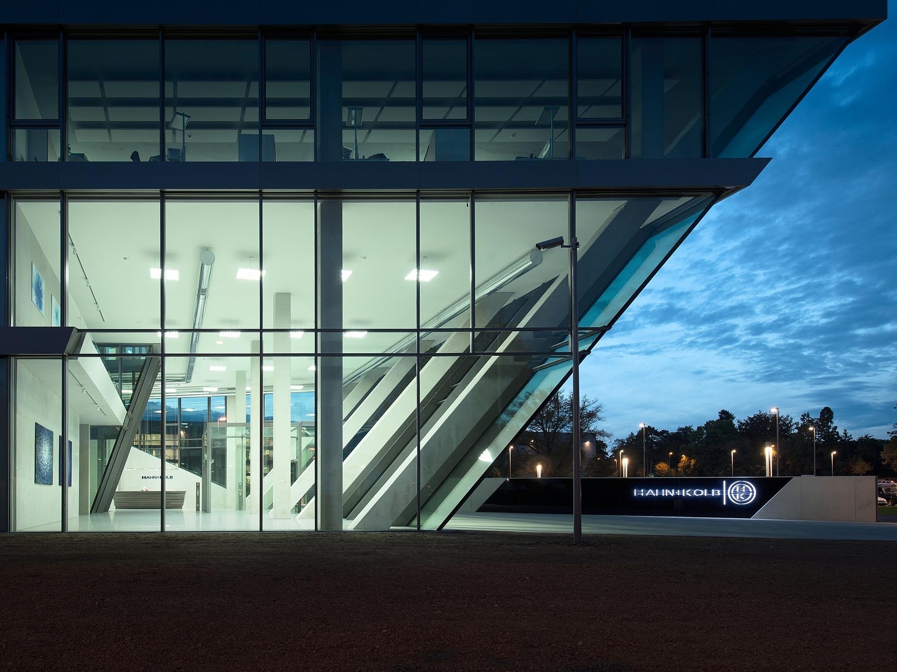 Ascotherm Unterflurkonvektoren im Bürogebäude von Hahn und Kolb Ludwigsburg