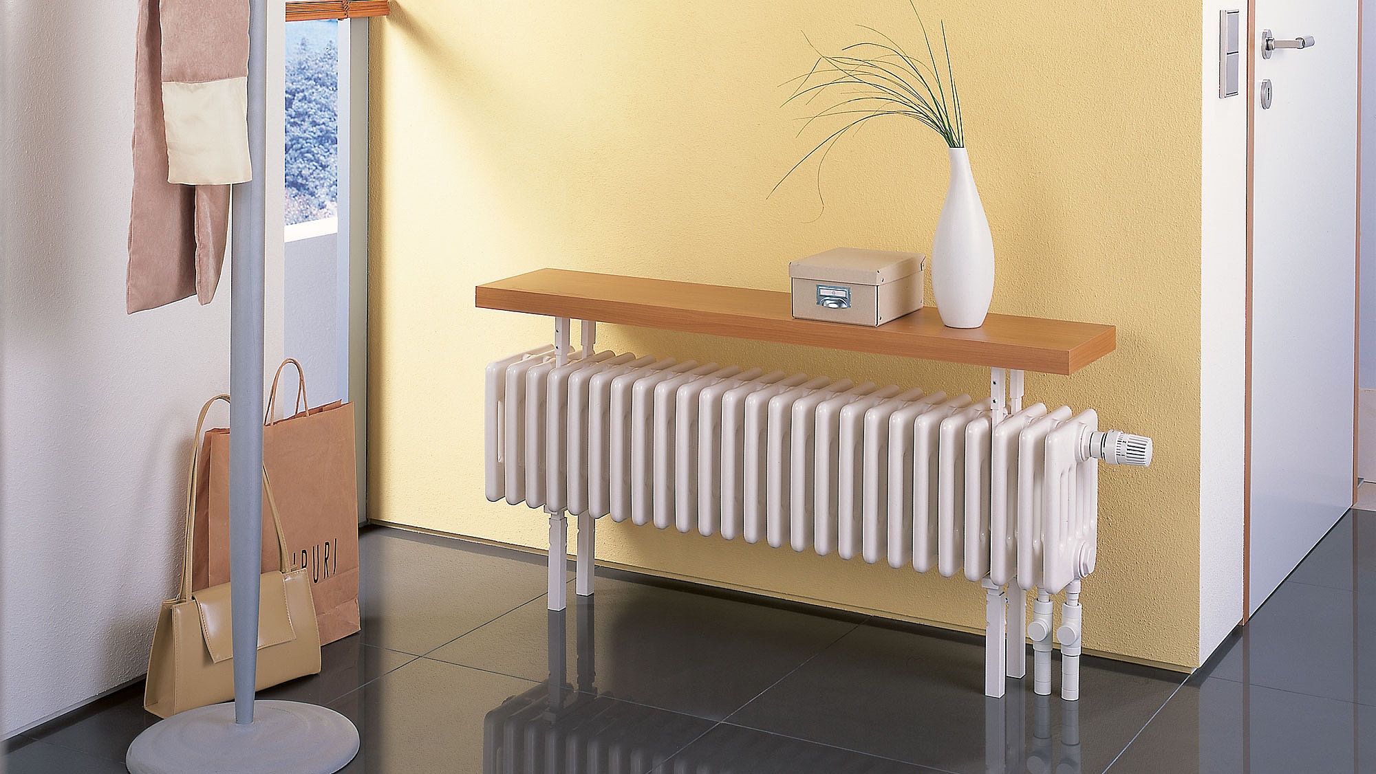 Radiator mit Bankaufsatz als Lösung für die Wohnung