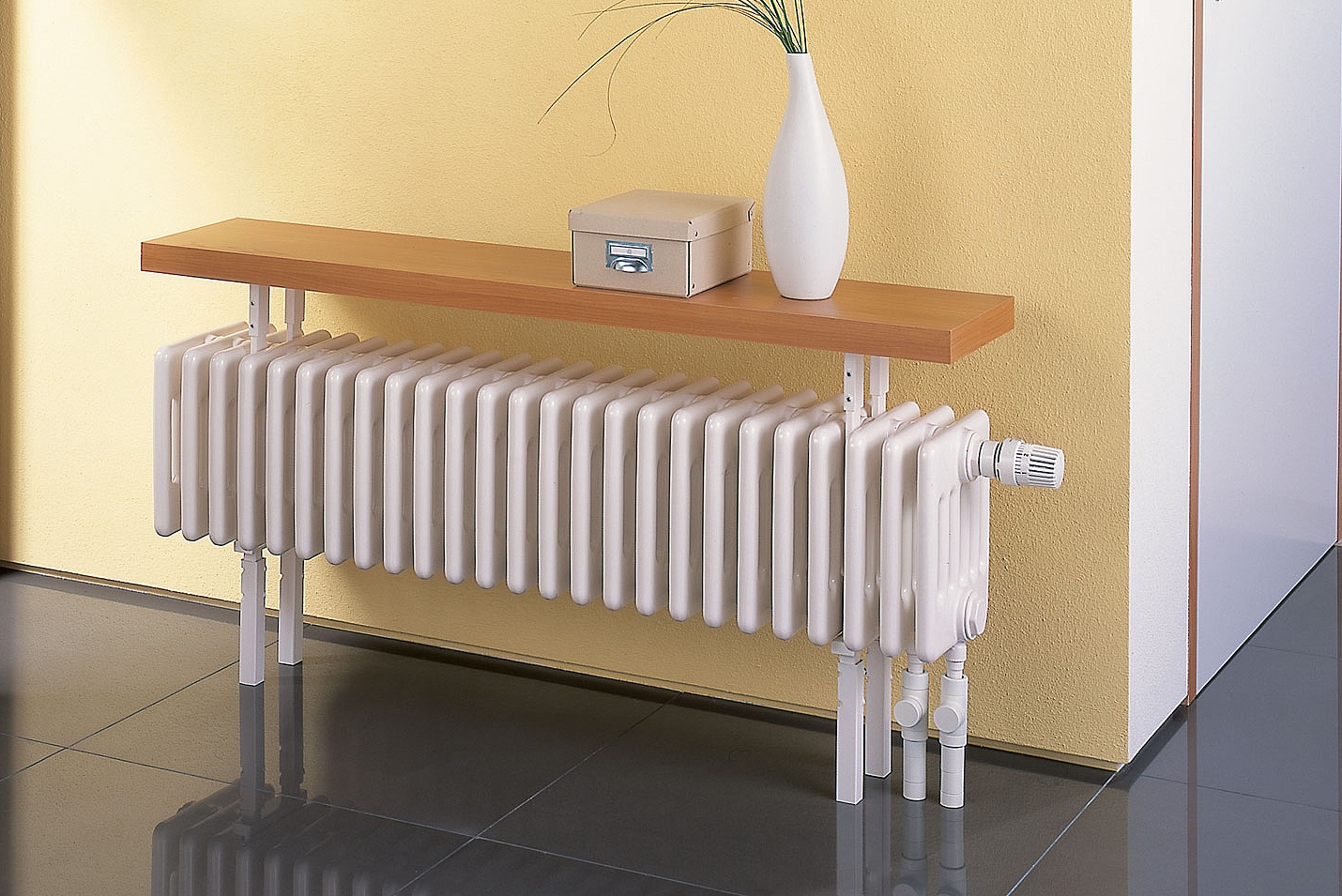 Radiator mit Bankaufsatz als Lösung für die Wohnung