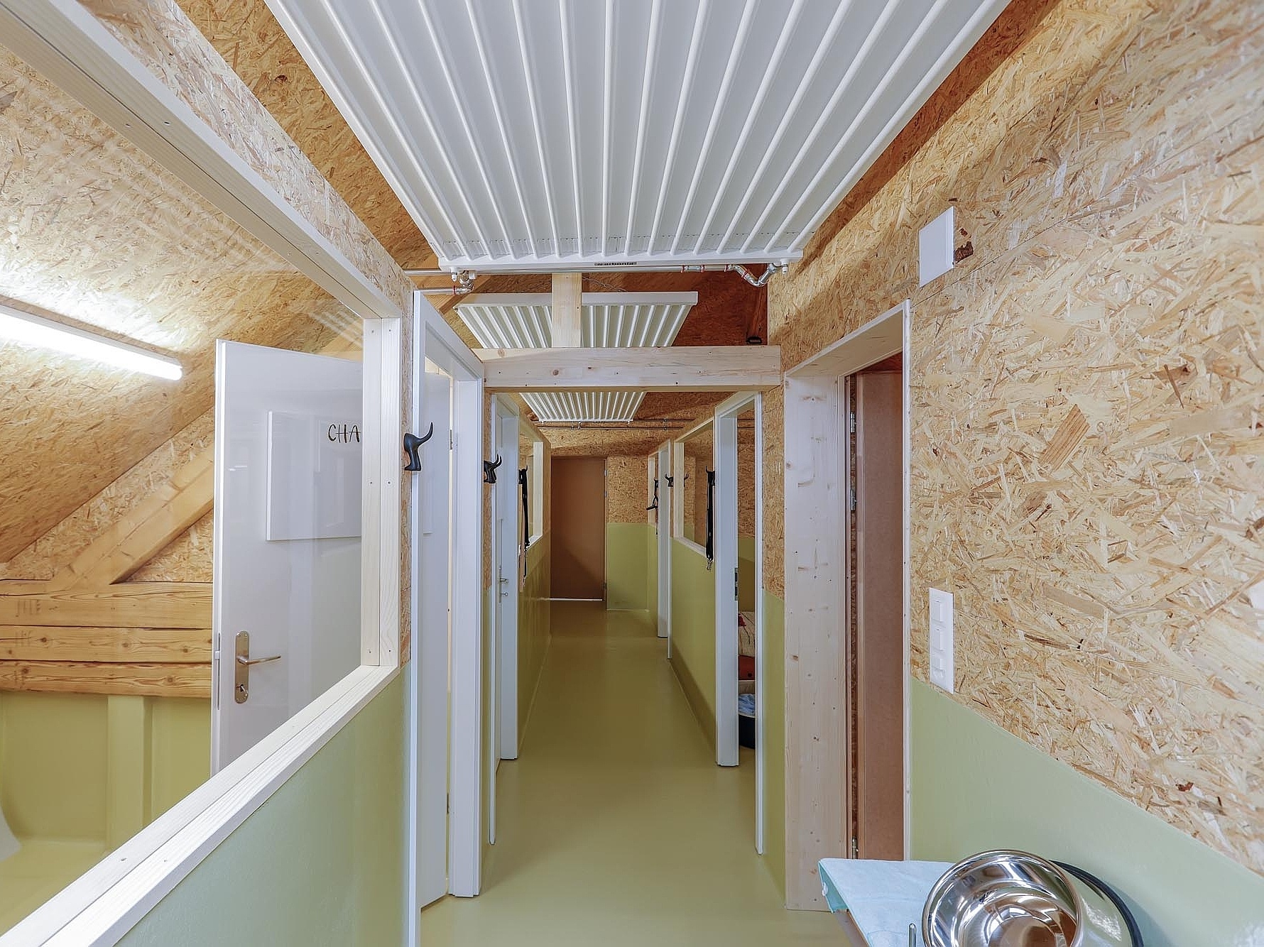 Hundezentrum Bächli, Hemberg - Referenz von Arbonia In Hemberg im Hundezentrum Bächli werden Deckenstrahlplatten von Arbonia verwendet