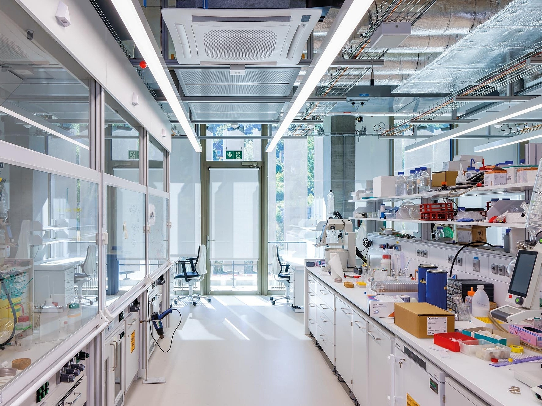Laborgebäude und Büros der Universität Zürich - Referenz von Arbonia